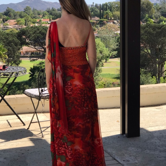 Formal gown - Picture 6 of 6